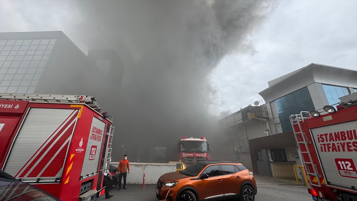 İstanbul Sancaktepe'de Merve Mahallesi Uzungöl Caddesi'nde depo olarak kullanılan iş yerinde henüz...