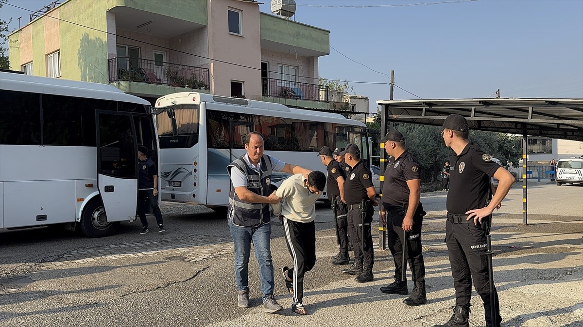 Osmaniye'nin Düziçi ilçesinde küçük yaştaki kıza cinsel istismar iddiasıyla gözaltına alınan 18...